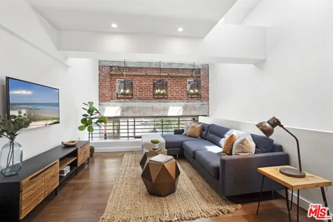 940 E 2nd Street #17
