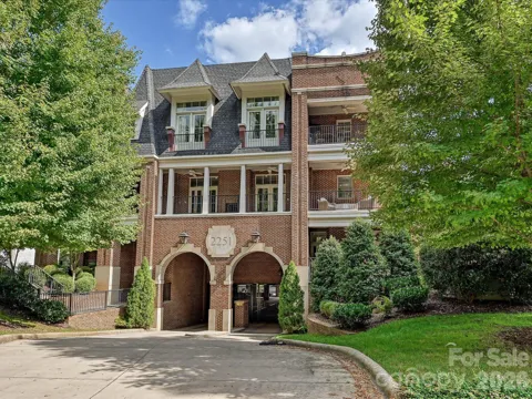 2251 Selwyn Avenue #203