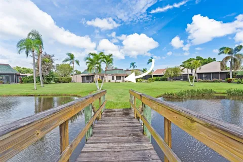 3310 SE SANDPIPER CIRCLE