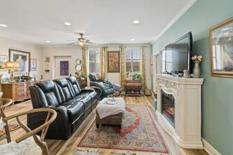 603 W 6TH AVENUE #103