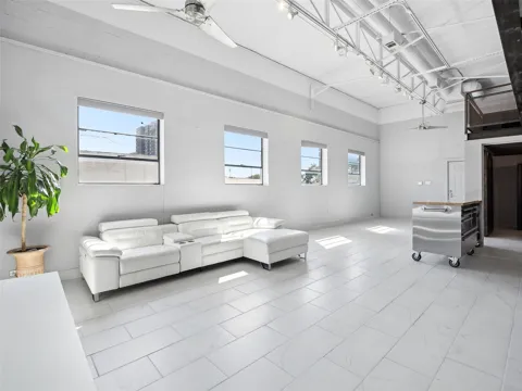 215 Walton Street #2