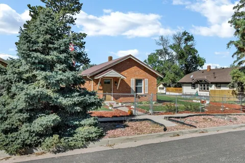 425 Pueblo Avenue