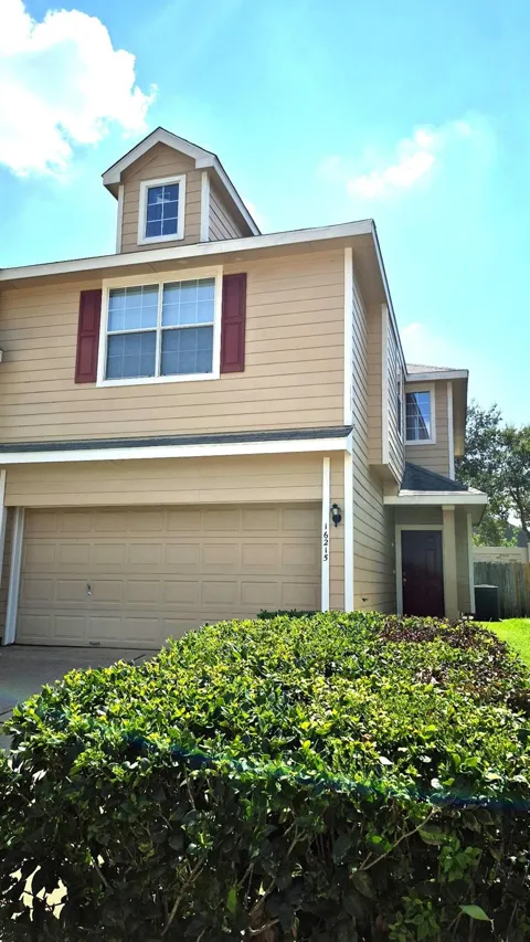 16215 Sandy Path