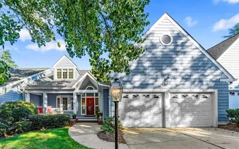 3 Sommerton Court