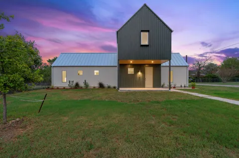 420 S Brazos Street