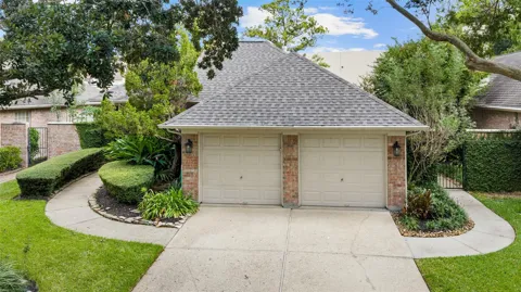 2430 Fairway Pointe Drive