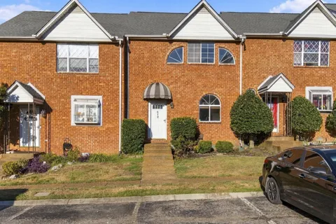 412 Leisure Ln
