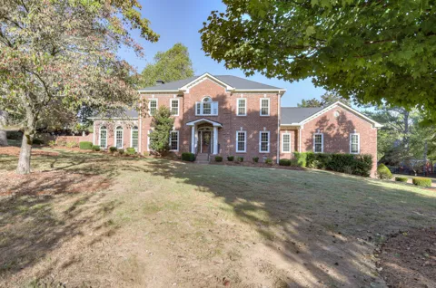 504 Adelynn Ct