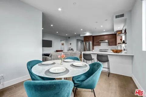 935 Hudson Avenue #402