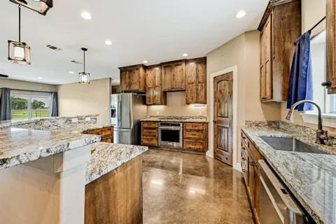 1608 County Road 204
