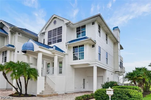 Bella Vista Way E