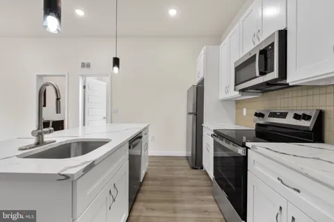 7513 DICKS AVENUE