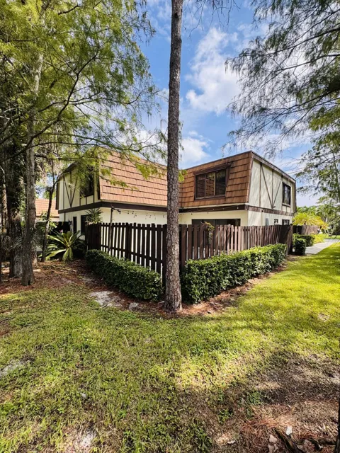 142 WEYBRIDGE CIRCLE #C
