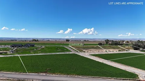 3 Bronco Court