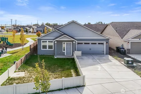 1009 W Maple Drive