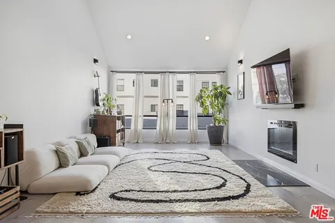 1900 Vine Street #303