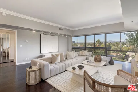 10445 Wilshire Boulevard #703