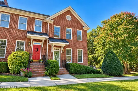 900 Edgewater Circle