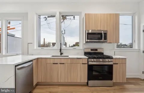 136 E CUMBERLAND STREET #3