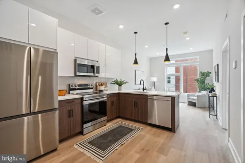 720 W THOMPSON STREET #211