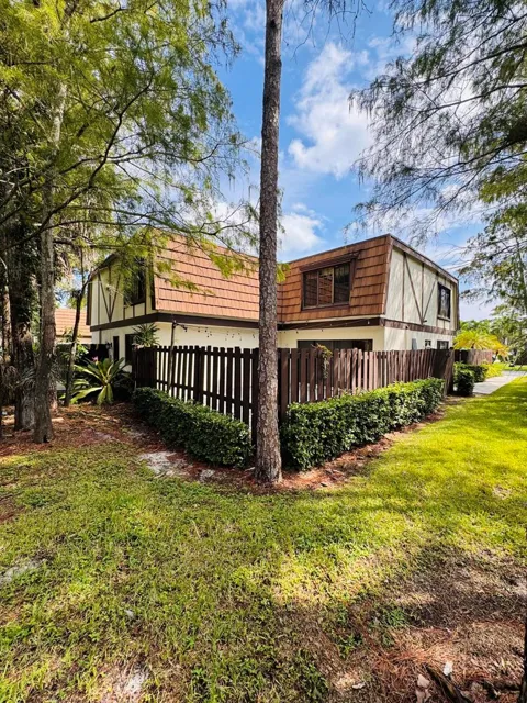 142 WEYBRIDGE CIRCLE #C