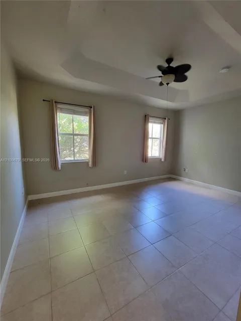 2933 SE 2nd Dr #5