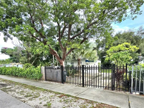 1220 NE 128th St