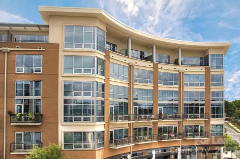 1133 Metropolitan Avenue #204
