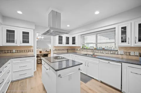 6114 Rollingbrook Drive
