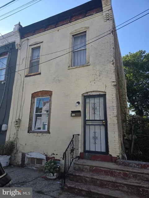 955 E LOCUST AVENUE