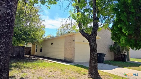 1222 Royal Crest Drive