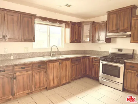 1745 W Vernon Avenue #3