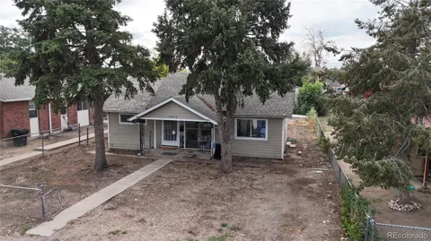 2912 W Short Place