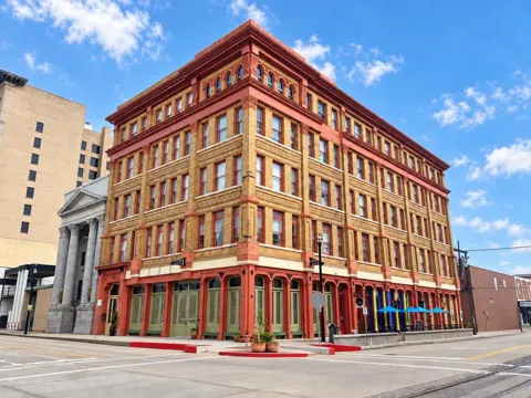 2221 Market Street