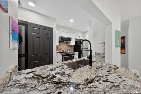 11520 Huebner #501