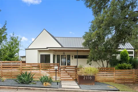 2116 Kenwood Avenue