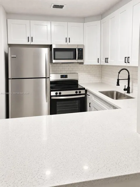 704 SE 2nd Ave #440