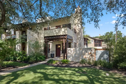 1711 Ravey Street #1711