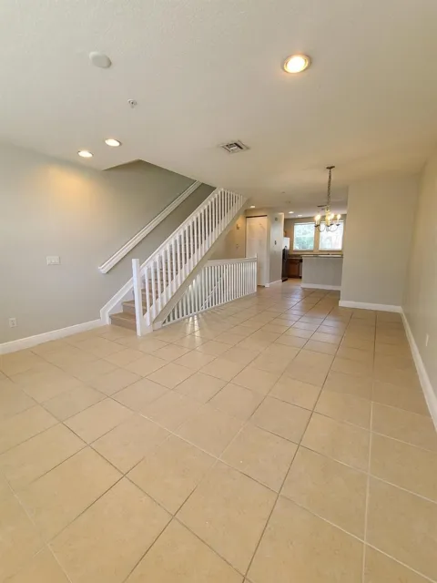 590 AMADOR LANE #6