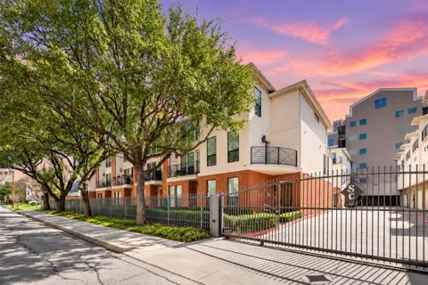 2606 Shelby Avenue #206