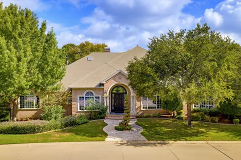 7012 Saucon Valley Drive