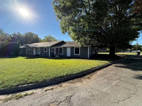1602 E Nall Street #B