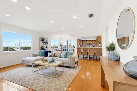 1073 W 9th Street #202