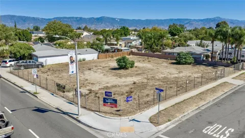 359 S Riverside