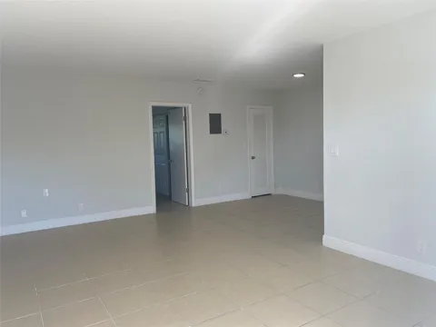 853 SE 4TH COURT #17