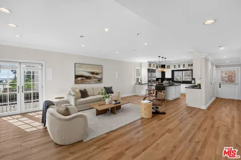6220 Pacific Avenue #102