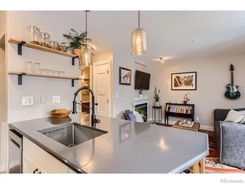3025 Broadway Street #18