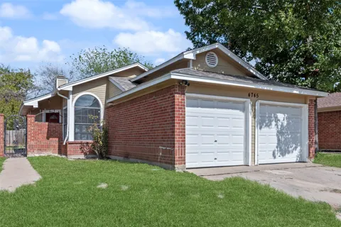 4745 Poppy Drive E