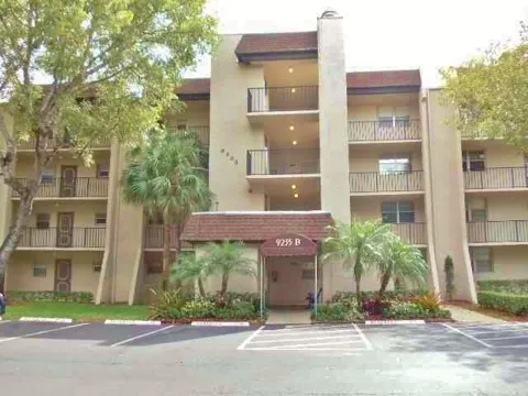 9235 LAGOON PLACE #315