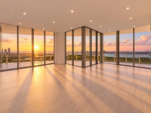 2411 Laguna Cir #3101